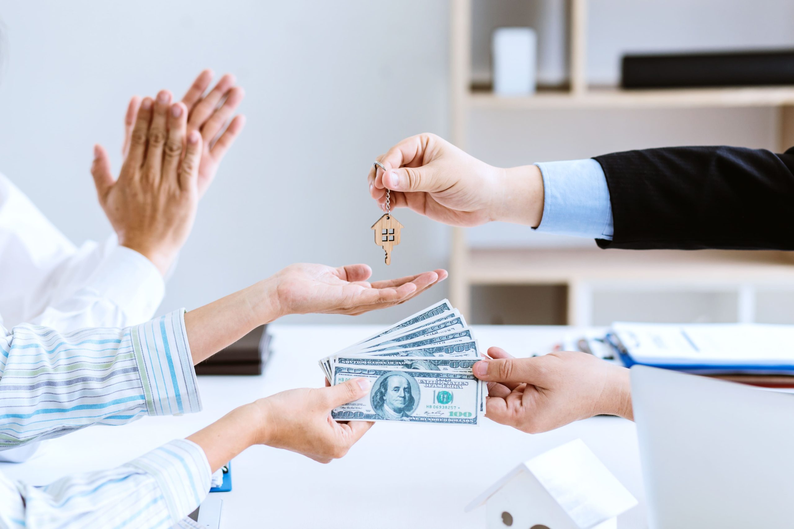 Compra y venta de inmuebles rurales y urbanos